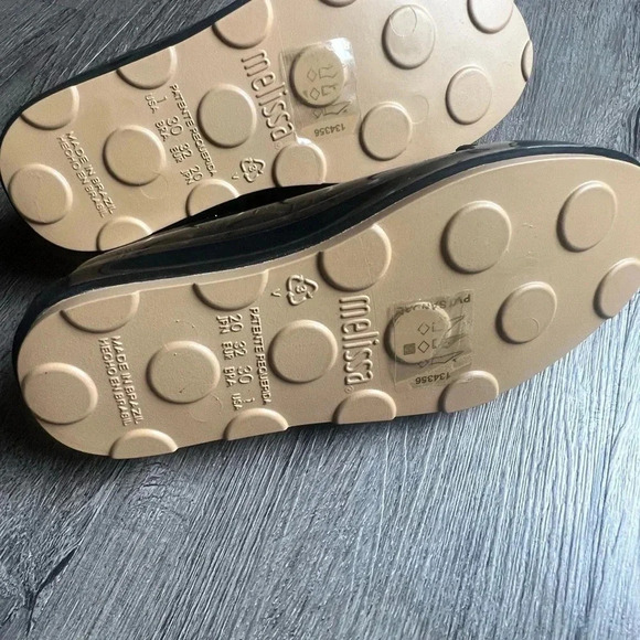 Melissa Lace Up Waterproof “Be” Lace Up Sneaker Black - Picture 13 of 16